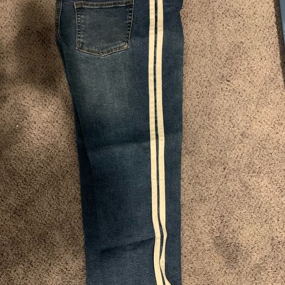 Joe Fresh high rise crop - Picture 2 of 3